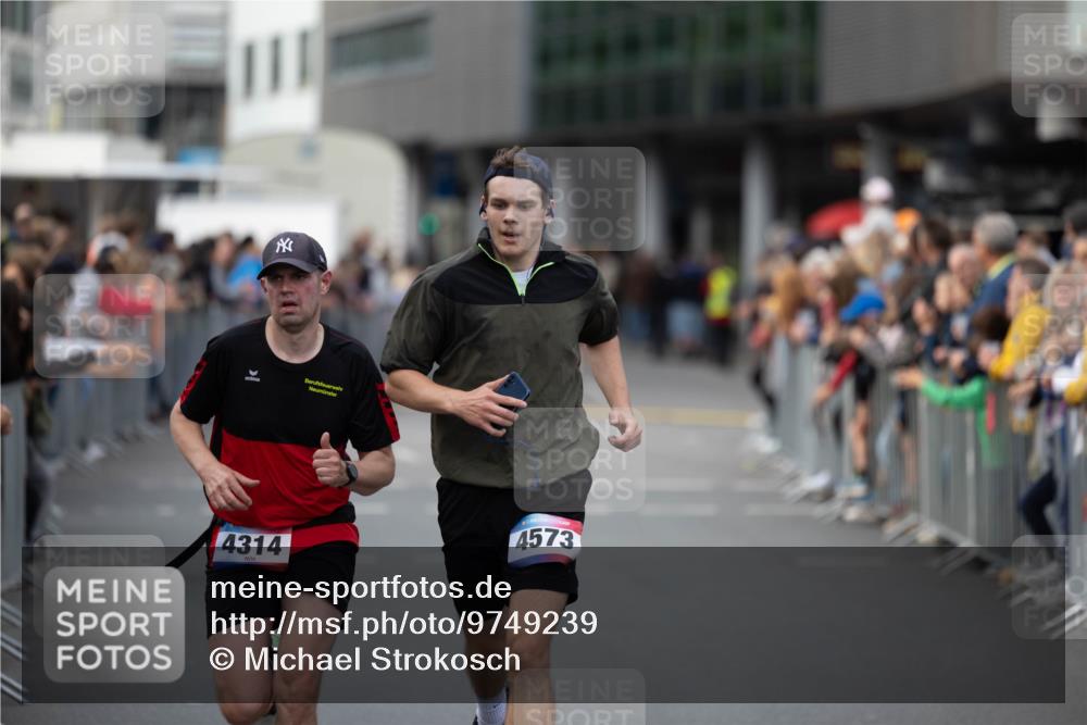 12.06.2026 - Holstenköstenlauf Michael Strokosch http://msf.ph/oto/9749239 12.06.2026 19:43:09 Laufen 4314, 4573 meine-sportfotos.de