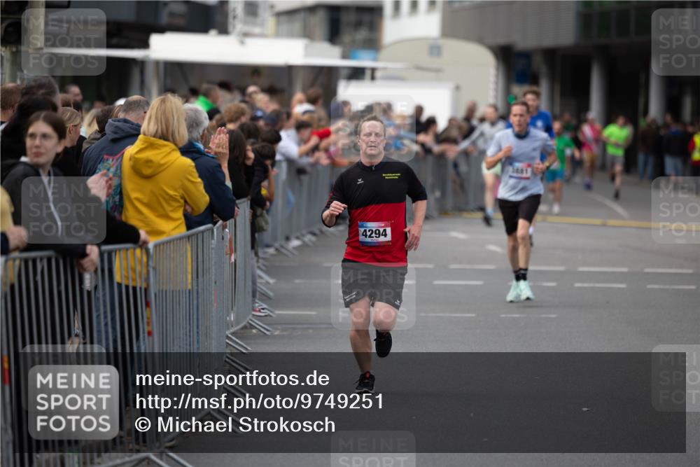 12.06.2026 - Holstenköstenlauf Michael Strokosch http://msf.ph/oto/9749251 12.06.2026 19:43:18 Laufen 4294 meine-sportfotos.de
