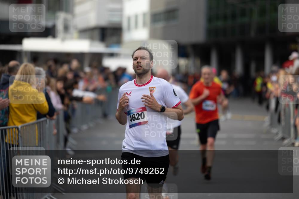 12.06.2026 - Holstenköstenlauf Michael Strokosch http://msf.ph/oto/9749262 12.06.2026 19:44:13 Laufen 4620 meine-sportfotos.de