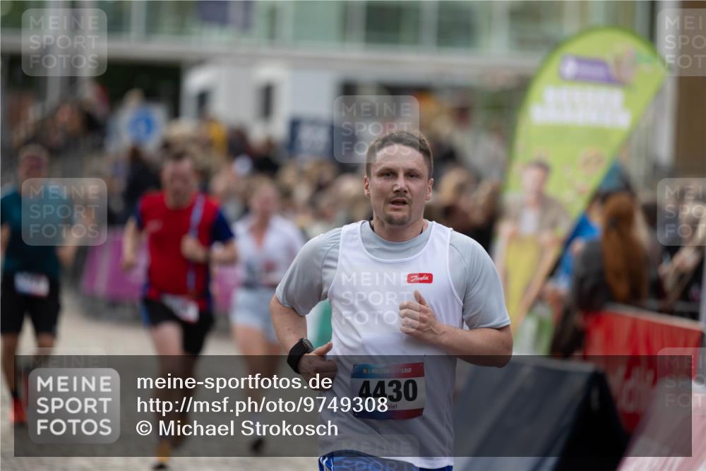 12.06.2026 - Holstenköstenlauf Michael Strokosch http://msf.ph/oto/9749308 12.06.2026 19:53:03 Laufen 36, 4430 meine-sportfotos.de