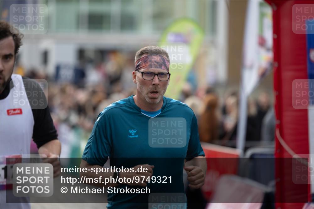 12.06.2026 - Holstenköstenlauf Michael Strokosch http://msf.ph/oto/9749321 12.06.2026 19:53:09 Laufen 17 meine-sportfotos.de