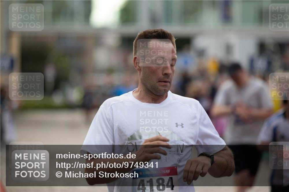 12.06.2026 - Holstenköstenlauf Michael Strokosch http://msf.ph/oto/9749341 12.06.2026 19:53:38 Laufen 36, 4184 meine-sportfotos.de