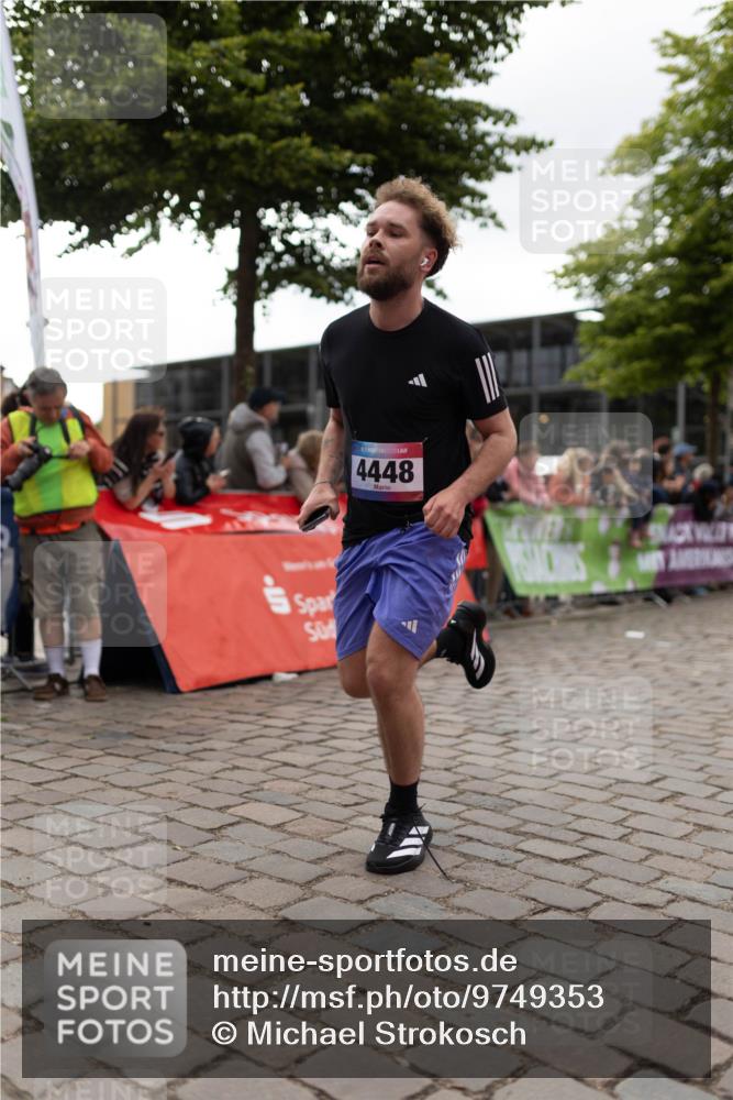 12.06.2026 - Holstenköstenlauf Michael Strokosch http://msf.ph/oto/9749353 12.06.2026 17:55:38 Laufen 4448 meine-sportfotos.de
