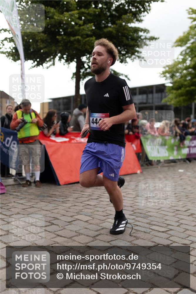 12.06.2026 - Holstenköstenlauf Michael Strokosch http://msf.ph/oto/9749354 12.06.2026 17:55:38 Laufen 44 meine-sportfotos.de