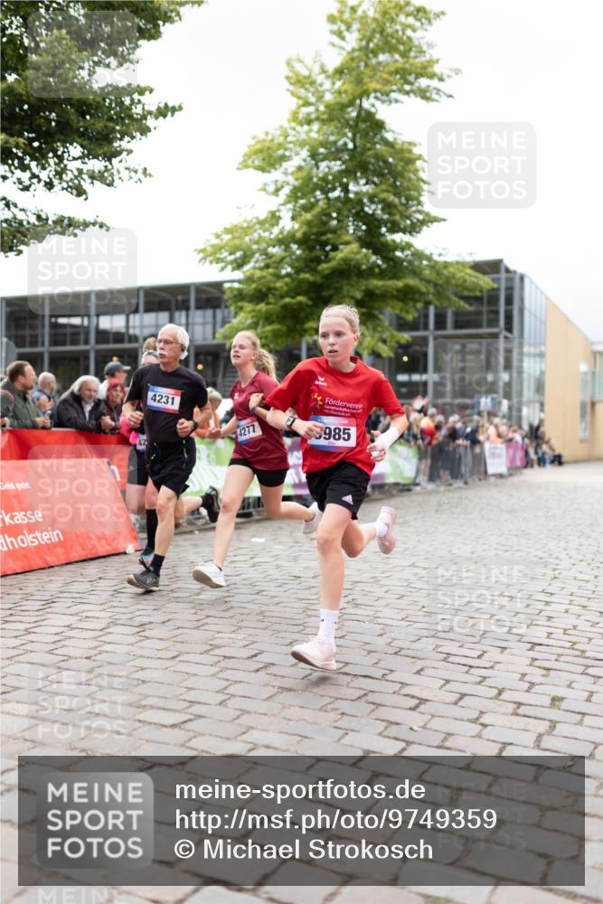 12.06.2026 - Holstenköstenlauf Michael Strokosch http://msf.ph/oto/9749359 12.06.2026 17:56:16 Laufen 4231, 4277, 985 meine-sportfotos.de