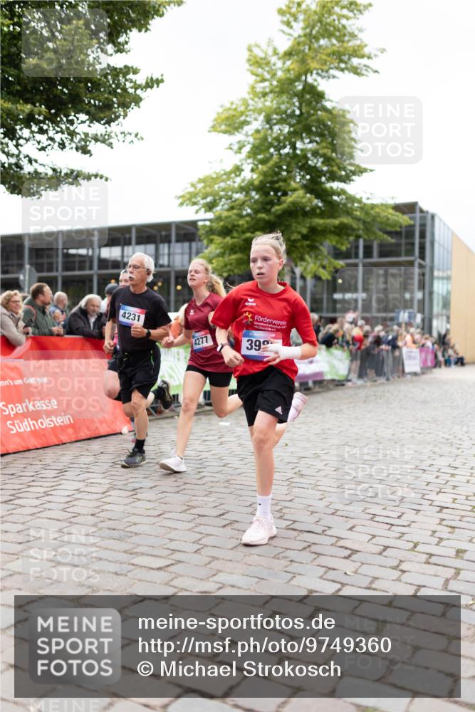 12.06.2026 - Holstenköstenlauf Michael Strokosch http://msf.ph/oto/9749360 12.06.2026 17:56:16 Laufen 4231, 4277, 399 meine-sportfotos.de