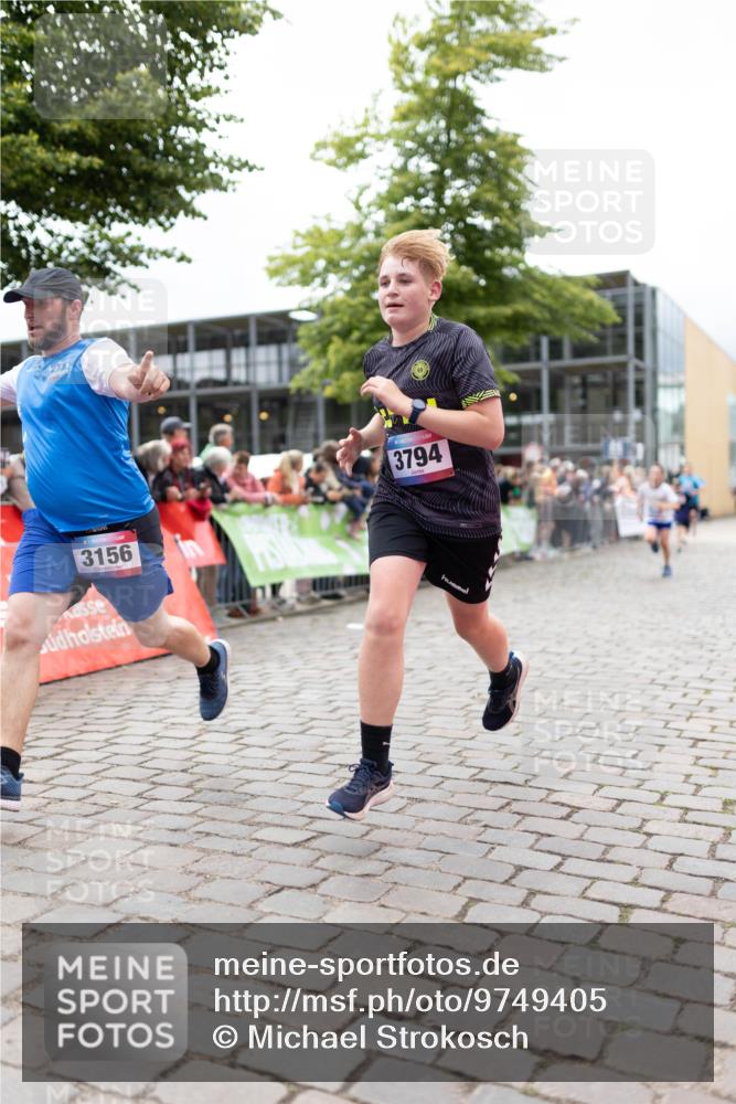 12.06.2026 - Holstenköstenlauf Michael Strokosch http://msf.ph/oto/9749405 12.06.2026 17:56:45 Laufen 3156, 3794 meine-sportfotos.de
