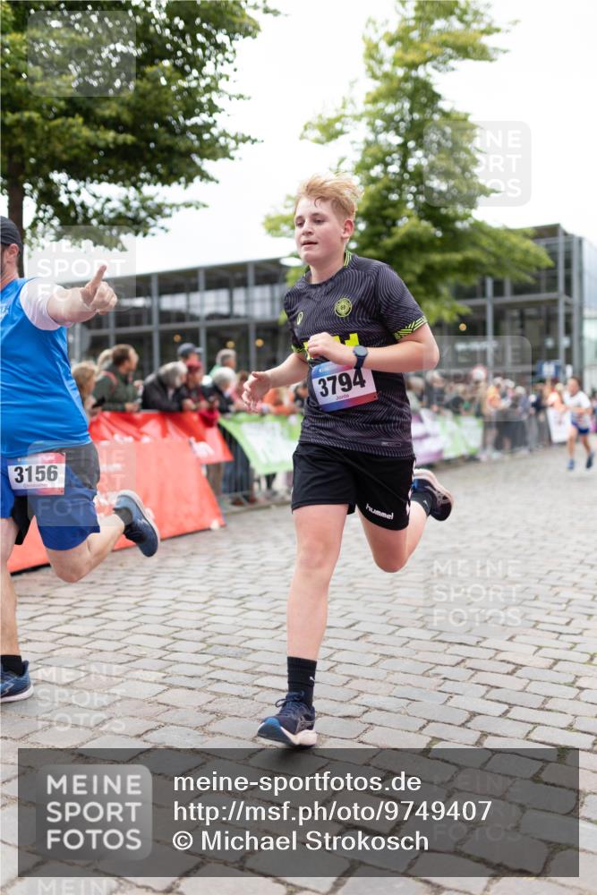 12.06.2026 - Holstenköstenlauf Michael Strokosch http://msf.ph/oto/9749407 12.06.2026 17:56:45 Laufen 3156, 3794 meine-sportfotos.de