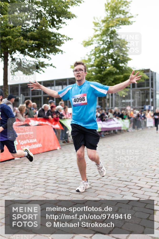 12.06.2026 - Holstenköstenlauf Michael Strokosch http://msf.ph/oto/9749416 12.06.2026 17:56:50 Laufen 4098 meine-sportfotos.de