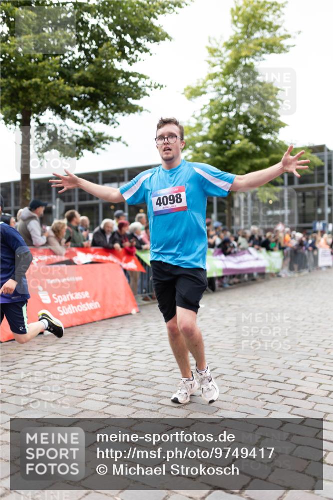 12.06.2026 - Holstenköstenlauf Michael Strokosch http://msf.ph/oto/9749417 12.06.2026 17:56:50 Laufen 4098 meine-sportfotos.de