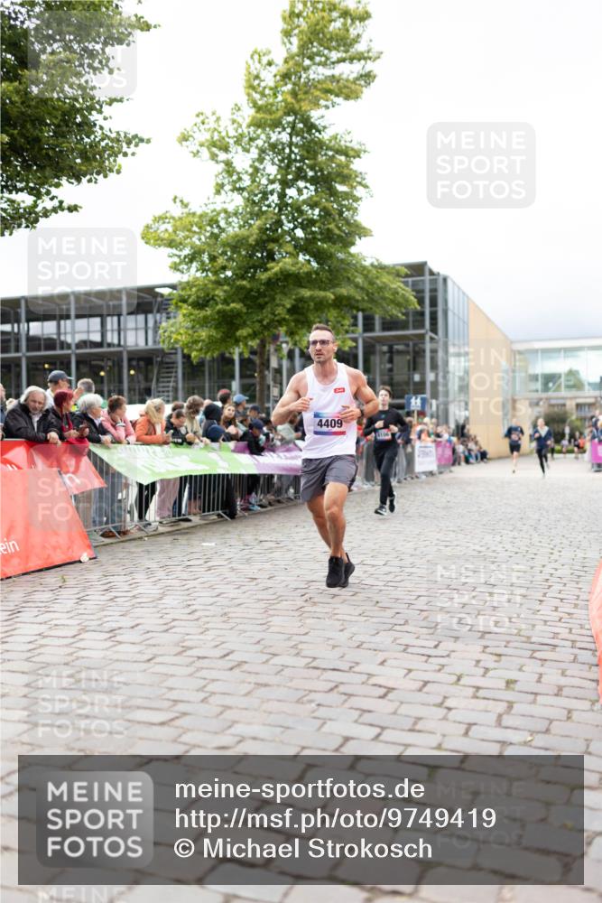 12.06.2026 - Holstenköstenlauf Michael Strokosch http://msf.ph/oto/9749419 12.06.2026 17:56:53 Laufen 4409, 4106 meine-sportfotos.de