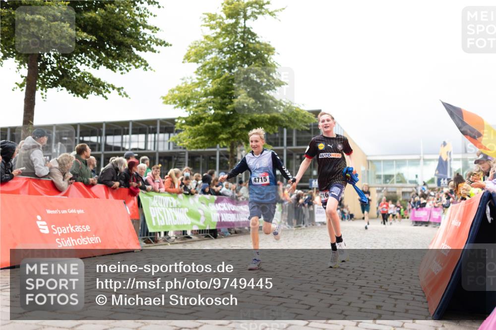 12.06.2026 - Holstenköstenlauf Michael Strokosch http://msf.ph/oto/9749445 12.06.2026 17:57:21 Laufen 4715, 4716 meine-sportfotos.de
