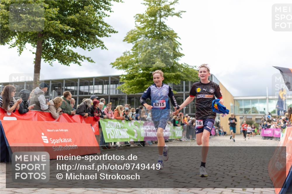 12.06.2026 - Holstenköstenlauf Michael Strokosch http://msf.ph/oto/9749449 12.06.2026 17:57:21 Laufen 4715, 77777, 16 meine-sportfotos.de