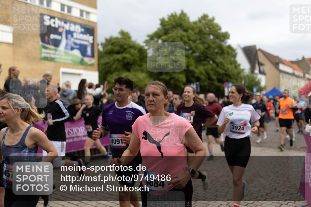 12.06.2026 - Holstenköstenlauf Michael Strokosch http://msf.ph/oto/9749486 12.06.2026 19:02:06 Laufen 457, 4091, 4884, 73, 3924 meine-sportfotos.de