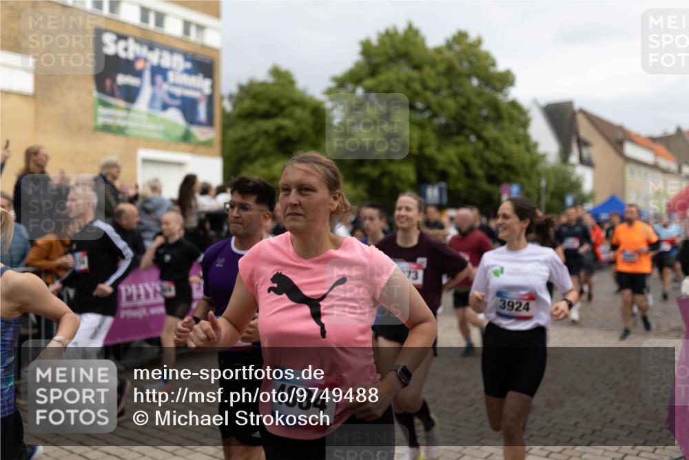 12.06.2026 - Holstenköstenlauf Michael Strokosch http://msf.ph/oto/9749488 12.06.2026 19:02:06 Laufen 4884, 73, 3924 meine-sportfotos.de