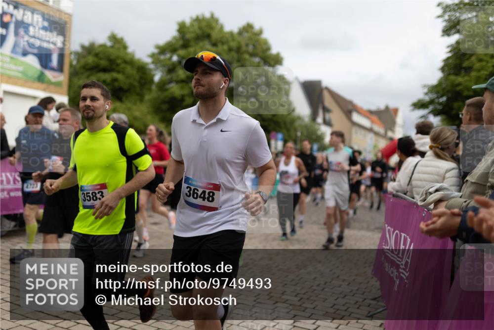 12.06.2026 - Holstenköstenlauf Michael Strokosch http://msf.ph/oto/9749493 12.06.2026 19:02:14 Laufen 4723, 3583, 3648 meine-sportfotos.de