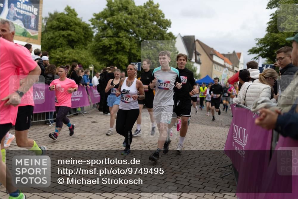 12.06.2026 - Holstenköstenlauf Michael Strokosch http://msf.ph/oto/9749495 12.06.2026 19:02:15 Laufen 479, 3172, 3171, 23 meine-sportfotos.de