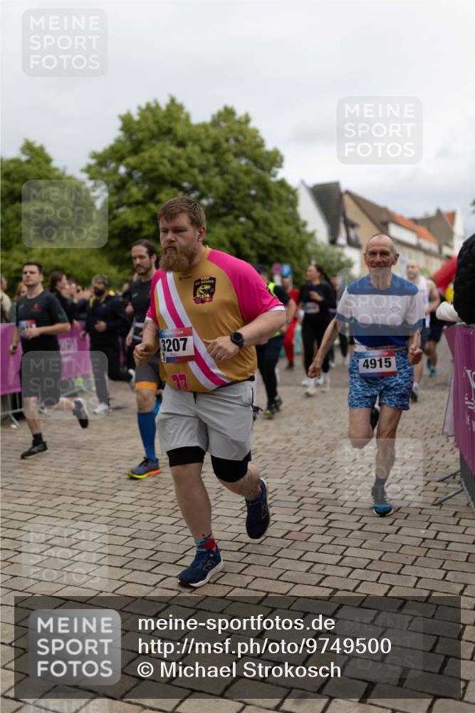 12.06.2026 - Holstenköstenlauf Michael Strokosch http://msf.ph/oto/9749500 12.06.2026 19:02:19 Laufen 9447, 3207, 4915 meine-sportfotos.de