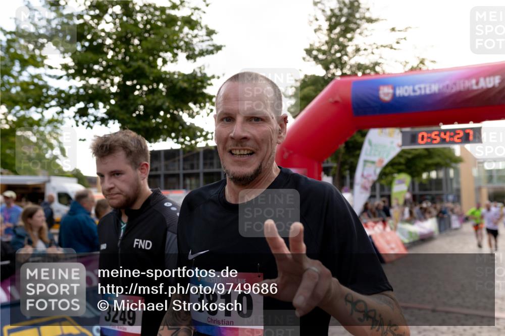 12.06.2026 - Holstenköstenlauf Michael Strokosch http://msf.ph/oto/9749686 12.06.2026 19:54:43 Laufen 3249, 36, 3810, 0, 54, 27 meine-sportfotos.de