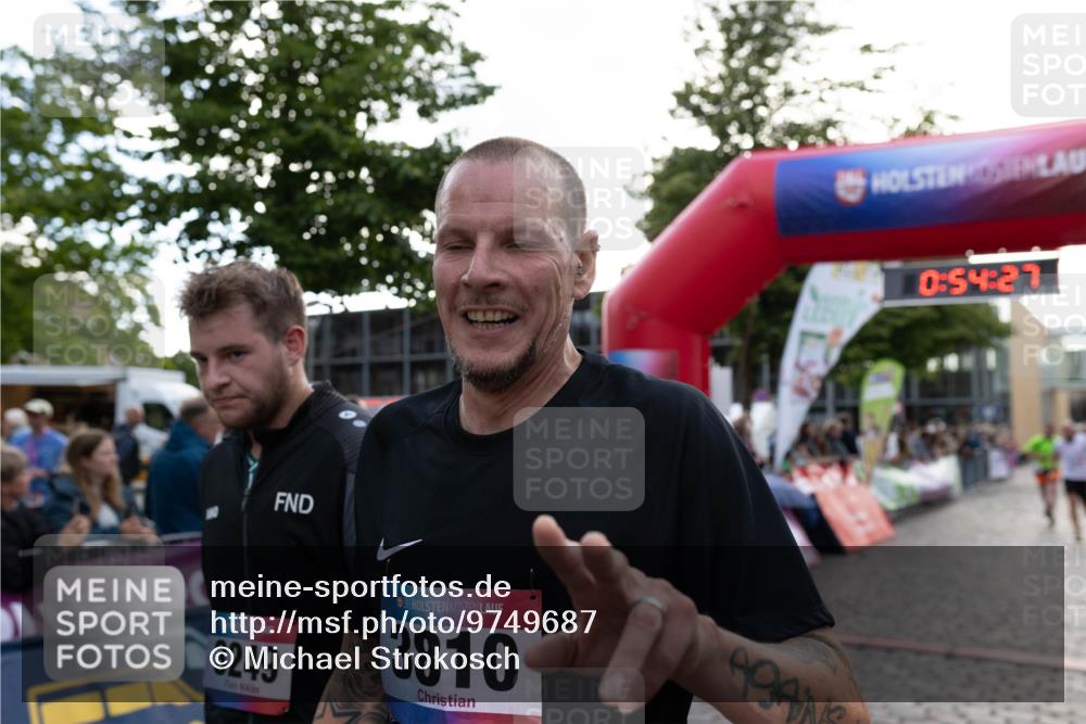 12.06.2026 - Holstenköstenlauf Michael Strokosch http://msf.ph/oto/9749687 12.06.2026 19:54:44 Laufen 3249, 36, 3810, 0, 54, 27 meine-sportfotos.de
