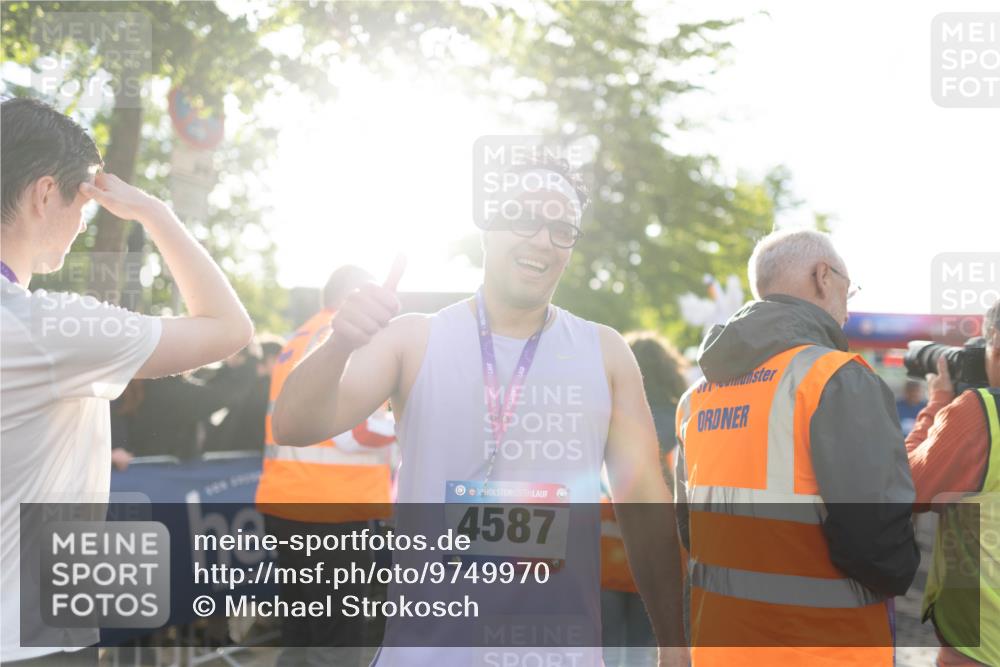 12.06.2026 - Holstenköstenlauf Michael Strokosch http://msf.ph/oto/9749970 12.06.2026 20:00:10 Laufen 3, 4587 meine-sportfotos.de