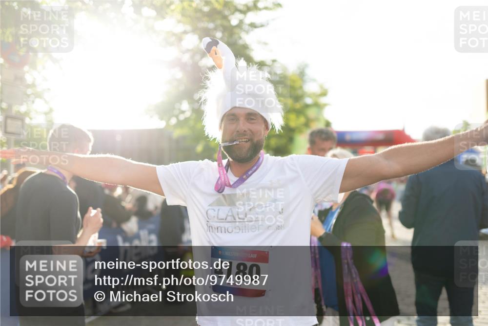 12.06.2026 - Holstenköstenlauf Michael Strokosch http://msf.ph/oto/9749987 12.06.2026 20:00:22 Laufen 36, 36, 4180 meine-sportfotos.de