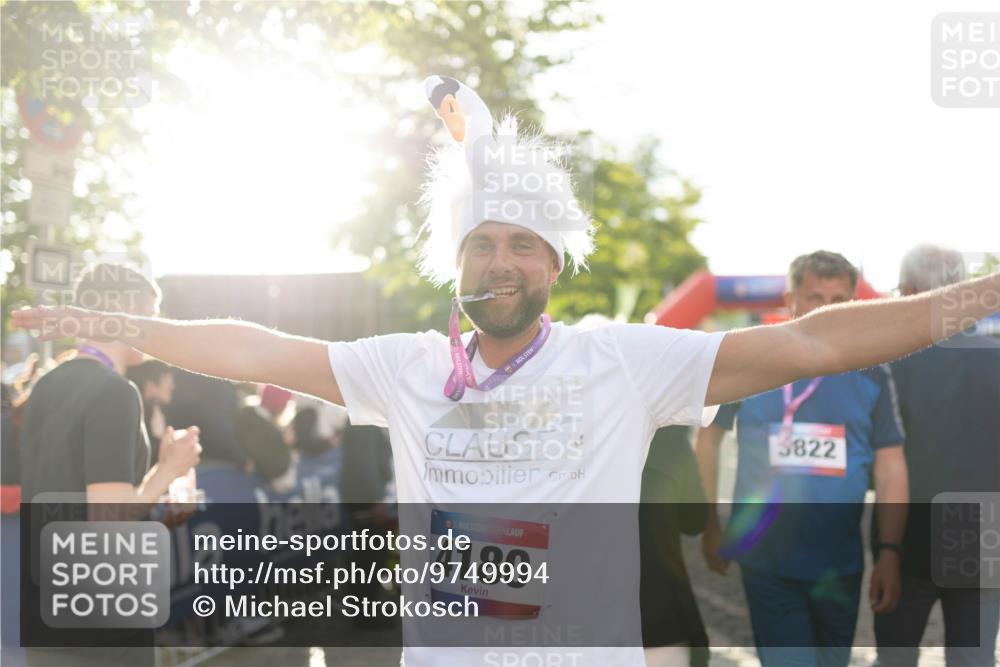 12.06.2026 - Holstenköstenlauf Michael Strokosch http://msf.ph/oto/9749994 12.06.2026 20:00:23 Laufen 36, 5822, 36, 4180 meine-sportfotos.de