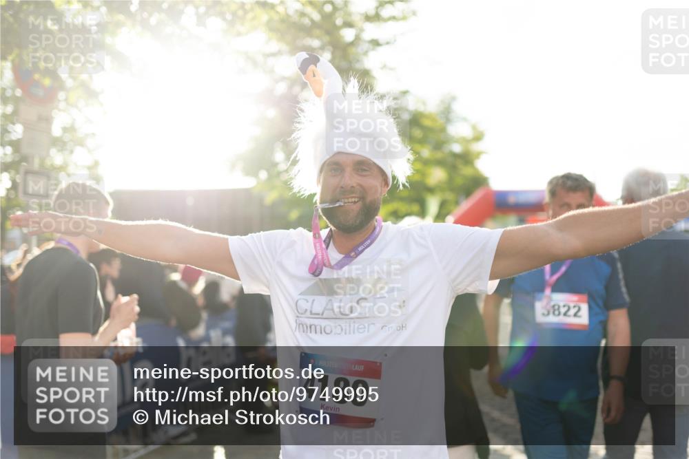 12.06.2026 - Holstenköstenlauf Michael Strokosch http://msf.ph/oto/9749995 12.06.2026 20:00:23 Laufen 36, 5822, 36, 4180 meine-sportfotos.de