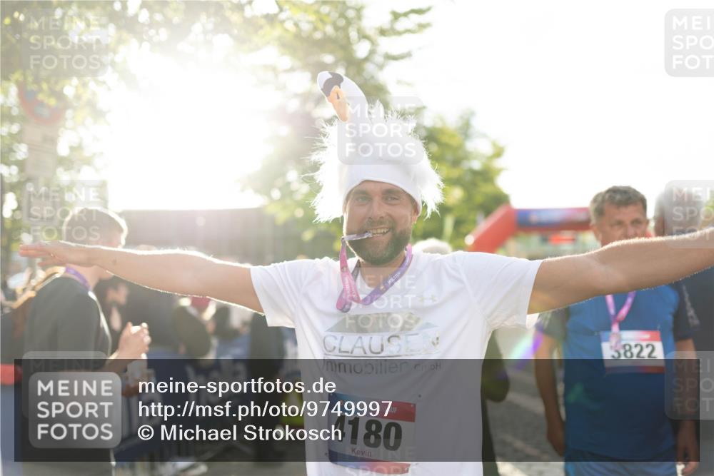 12.06.2026 - Holstenköstenlauf Michael Strokosch http://msf.ph/oto/9749997 12.06.2026 20:00:24 Laufen 36, 4180, 36, 5822 meine-sportfotos.de