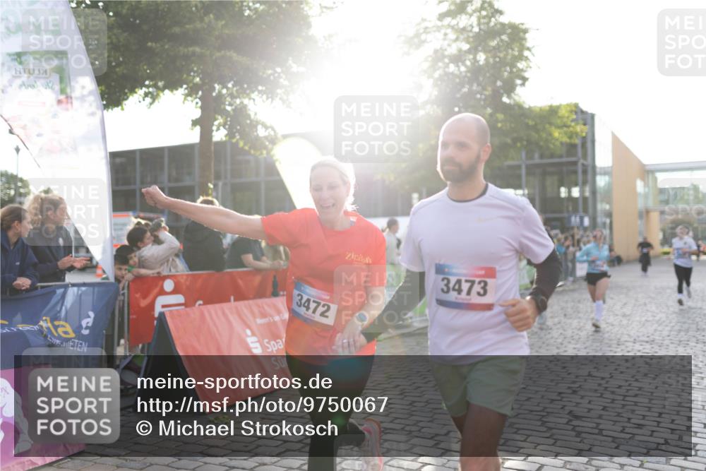 12.06.2026 - Holstenköstenlauf Michael Strokosch http://msf.ph/oto/9750067 12.06.2026 20:04:15 Laufen 3472, 3473 meine-sportfotos.de