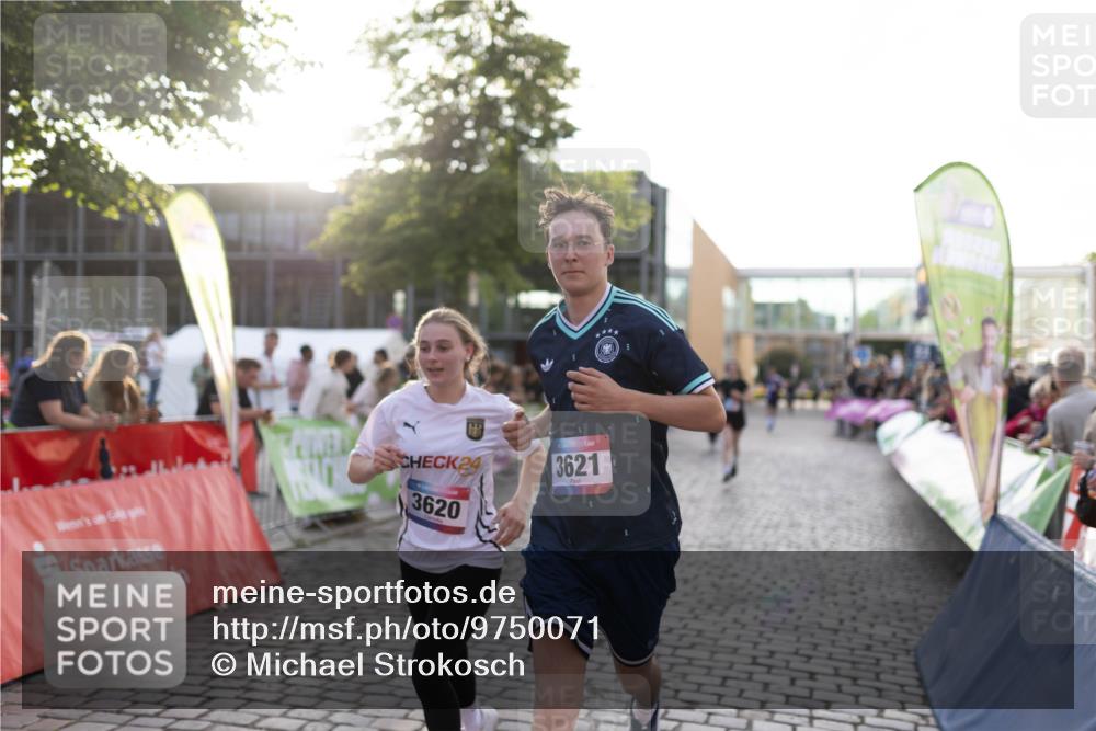 12.06.2026 - Holstenköstenlauf Michael Strokosch http://msf.ph/oto/9750071 12.06.2026 20:04:18 Laufen 24, 3620, 3621 meine-sportfotos.de
