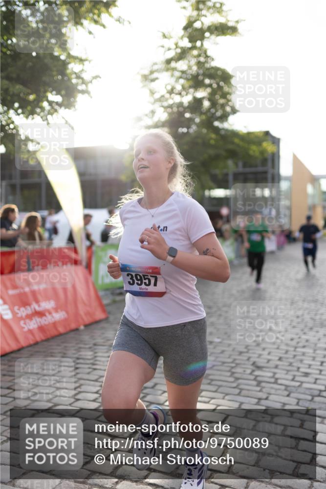 12.06.2026 - Holstenköstenlauf Michael Strokosch http://msf.ph/oto/9750089 12.06.2026 20:04:32 Laufen 3957 meine-sportfotos.de