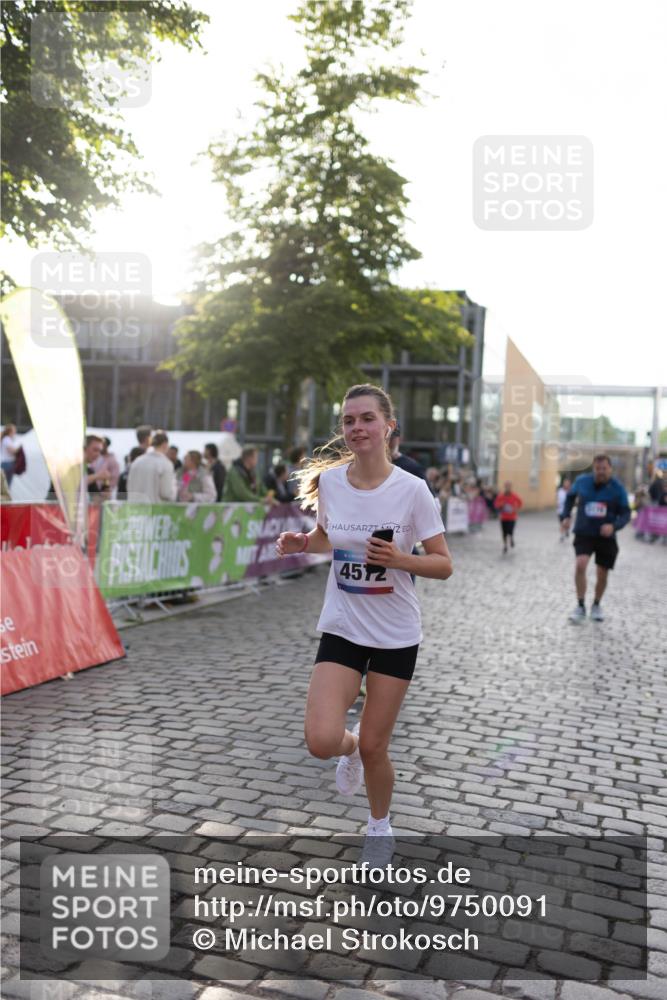 12.06.2026 - Holstenköstenlauf Michael Strokosch http://msf.ph/oto/9750091 12.06.2026 20:04:35 Laufen 4572 meine-sportfotos.de
