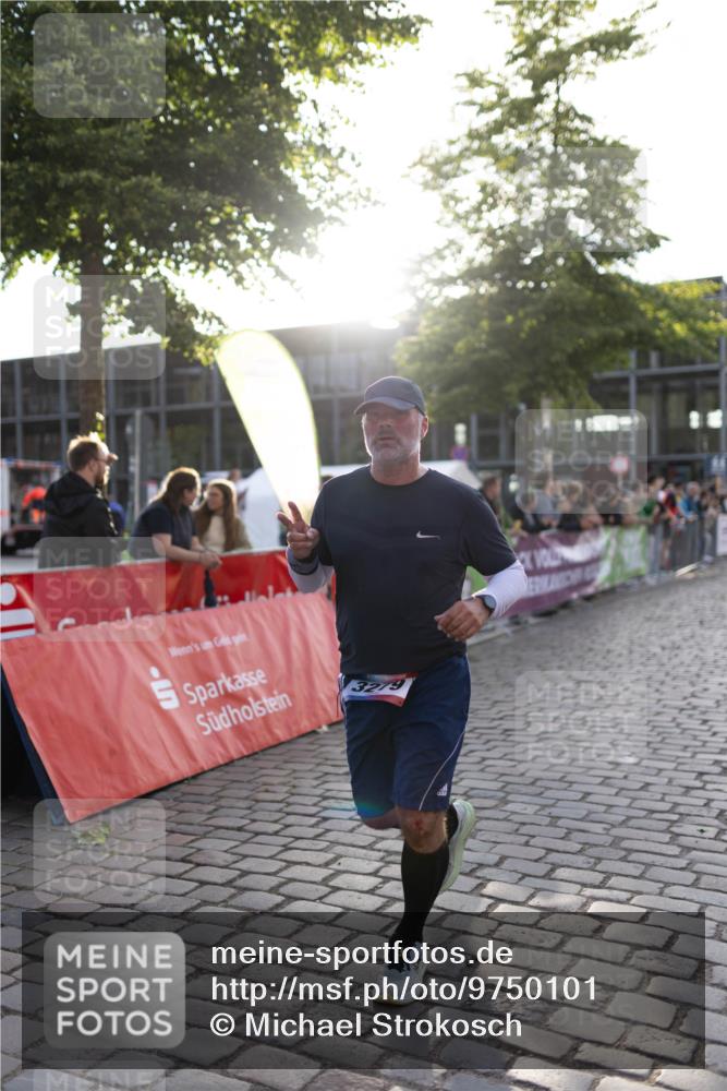 12.06.2026 - Holstenköstenlauf Michael Strokosch http://msf.ph/oto/9750101 12.06.2026 20:04:36 Laufen 3219 meine-sportfotos.de