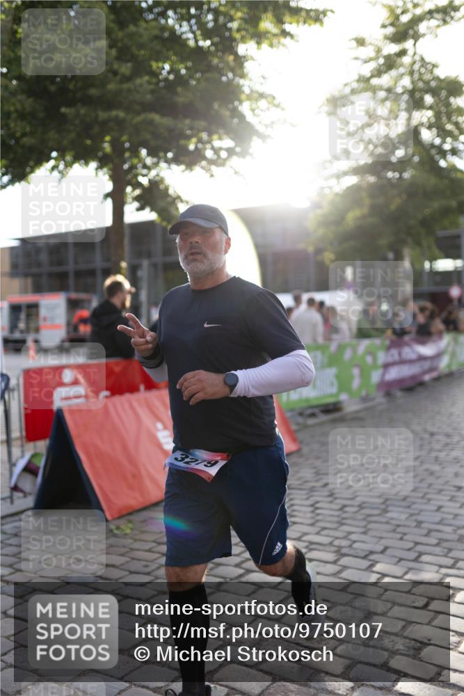 12.06.2026 - Holstenköstenlauf Michael Strokosch http://msf.ph/oto/9750107 12.06.2026 20:04:36 Laufen 3279 meine-sportfotos.de