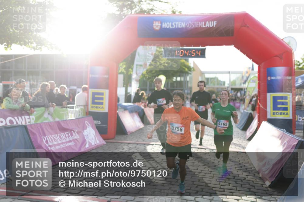 12.06.2026 - Holstenköstenlauf Michael Strokosch http://msf.ph/oto/9750120 12.06.2026 20:05:10 Laufen 1, 04, 54, 3837, 3756, 3357, 4162 meine-sportfotos.de