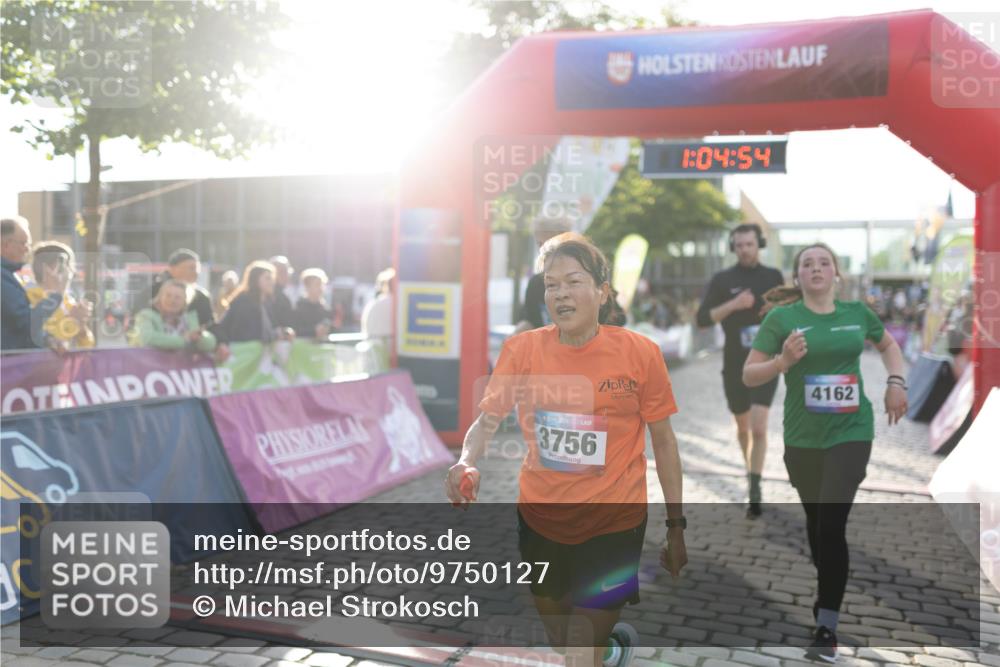 12.06.2026 - Holstenköstenlauf Michael Strokosch http://msf.ph/oto/9750127 12.06.2026 20:05:10 Laufen 3756, 1, 04, 54, 4162 meine-sportfotos.de