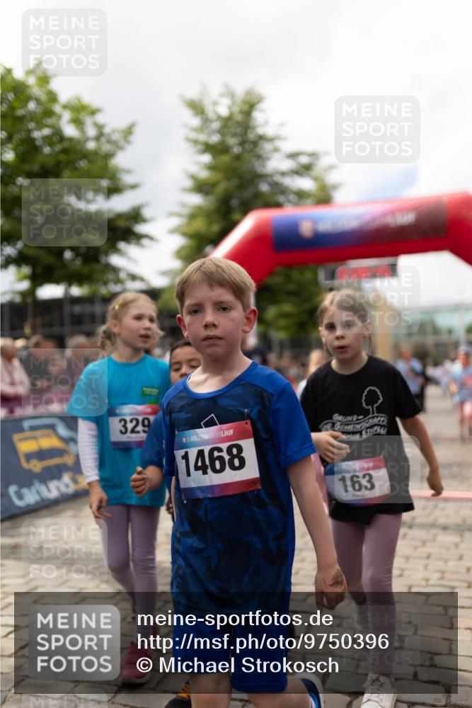 12.06.2026 - Holstenköstenlauf Michael Strokosch http://msf.ph/oto/9750396 12.06.2026 16:09:04 Laufen 329, 36, 1468, 163 meine-sportfotos.de