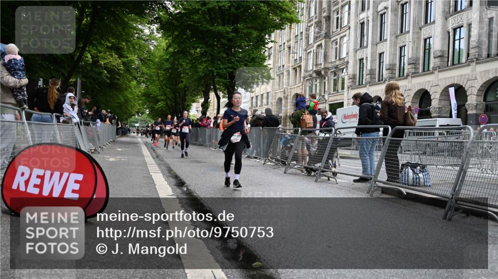 14.06.2026 - REWE Women's Run J. Mangold http://msf.ph/oto/9750753 14.06.2026 10:02:15 Ziel 10261, 10780, 11102 meine-sportfotos.de