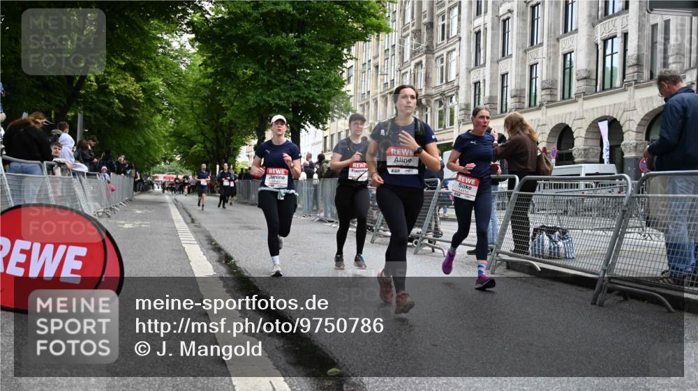 14.06.2026 - REWE Women's Run J. Mangold http://msf.ph/oto/9750786 14.06.2026 10:02:28 Ziel 10181, 10639, 10932, 11110, 11201, 11448, 11469 meine-sportfotos.de