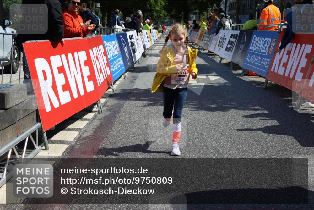 14.06.2026 - REWE Women's Run Strokosch-Dieckow http://msf.ph/oto/9750809 14.06.2026 11:39:30 Ziel 218, 243, 284, 288, 291 meine-sportfotos.de