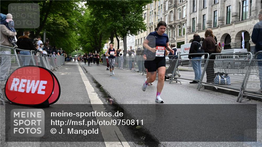 14.06.2026 - REWE Women's Run J. Mangold http://msf.ph/oto/9750811 14.06.2026 10:02:46 Ziel 10224, 11350, 11444, 11523 meine-sportfotos.de