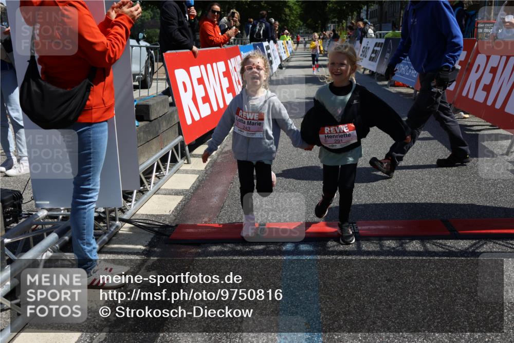 14.06.2026 - REWE Women's Run Strokosch-Dieckow http://msf.ph/oto/9750816 14.06.2026 11:39:26 Ziel 218, 222, 243, 284, 291, 366 meine-sportfotos.de