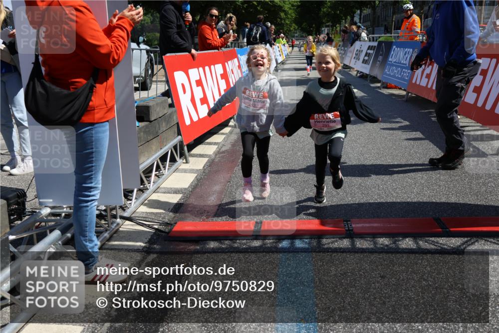 14.06.2026 - REWE Women's Run Strokosch-Dieckow http://msf.ph/oto/9750829 14.06.2026 11:39:26 Ziel 218, 222, 243, 284, 291, 366 meine-sportfotos.de