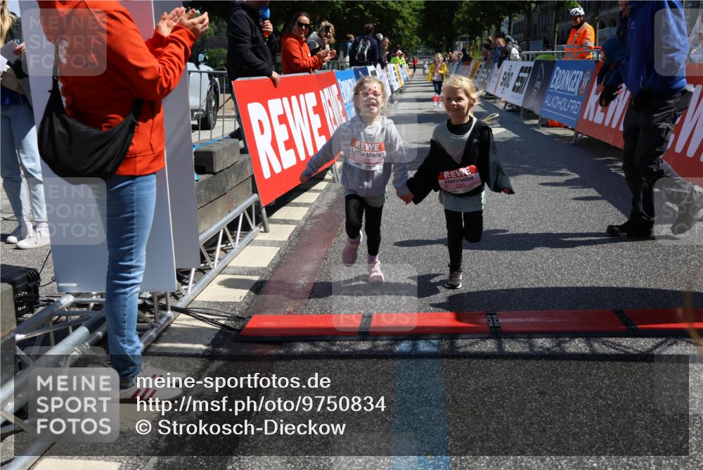 14.06.2026 - REWE Women's Run Strokosch-Dieckow http://msf.ph/oto/9750834 14.06.2026 11:39:26 Ziel 218, 222, 243, 284, 291, 366 meine-sportfotos.de