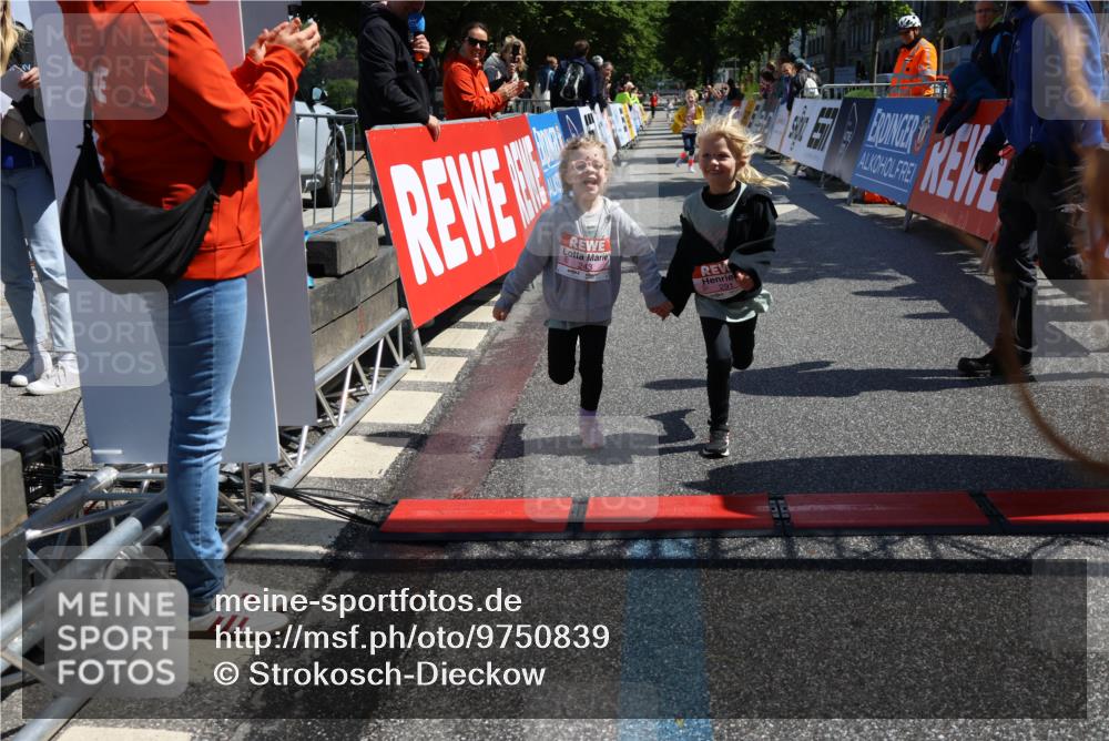 14.06.2026 - REWE Women's Run Strokosch-Dieckow http://msf.ph/oto/9750839 14.06.2026 11:39:26 Ziel 218, 222, 243, 284, 291, 366 meine-sportfotos.de