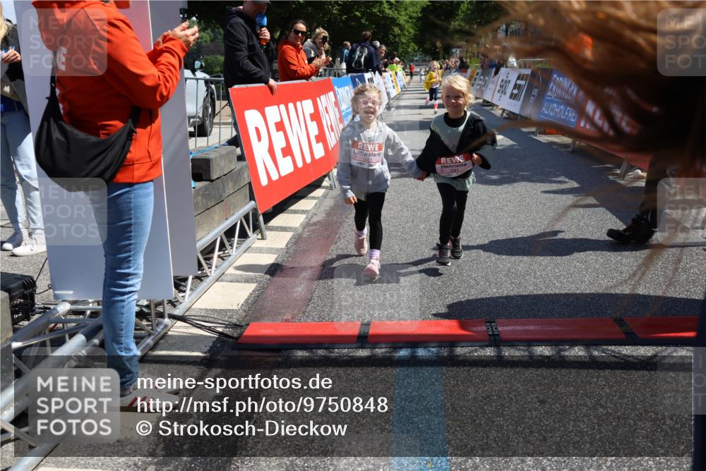 14.06.2026 - REWE Women's Run Strokosch-Dieckow http://msf.ph/oto/9750848 14.06.2026 11:39:26 Ziel 218, 222, 243, 284, 291, 366 meine-sportfotos.de