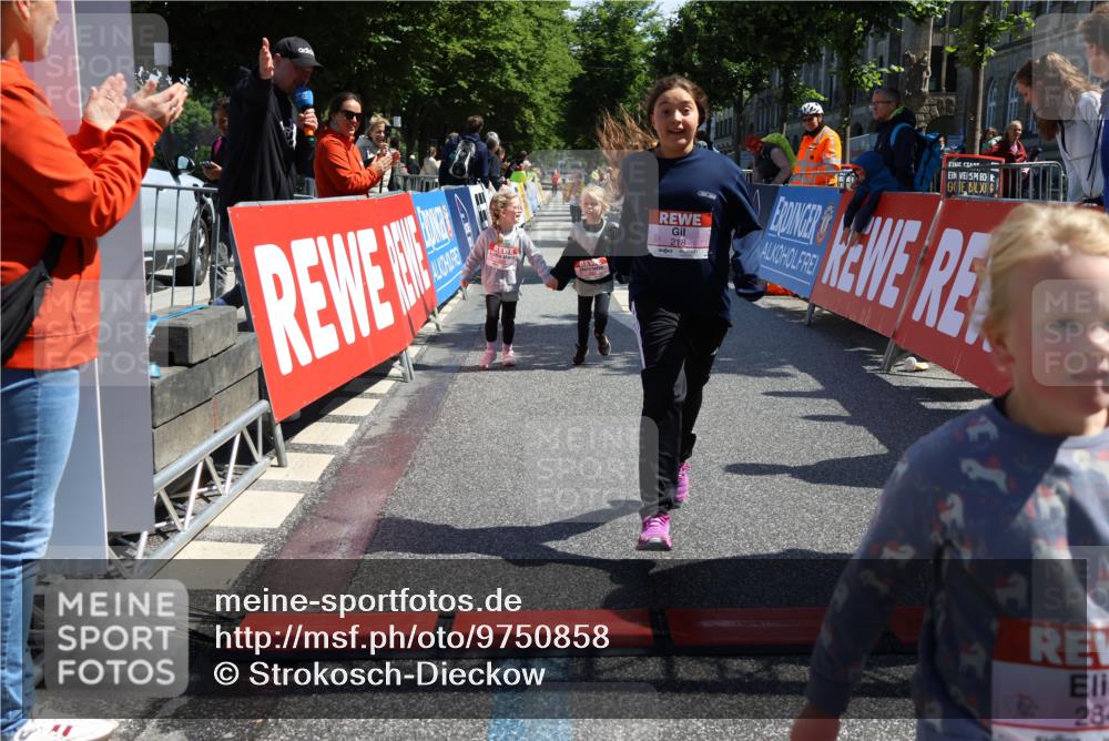 14.06.2026 - REWE Women's Run Strokosch-Dieckow http://msf.ph/oto/9750858 14.06.2026 11:39:24 Ziel 218, 222, 243, 284, 291, 366 meine-sportfotos.de