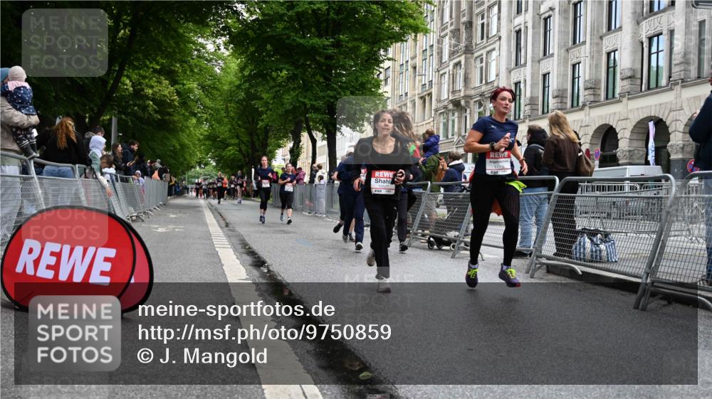 14.06.2026 - REWE Women's Run J. Mangold http://msf.ph/oto/9750859 14.06.2026 10:02:59 Ziel 10026, 10028, 10029, 10323, 10421, 10510, 10527, 10652, 10670, 10785, 11208, 11366 meine-sportfotos.de