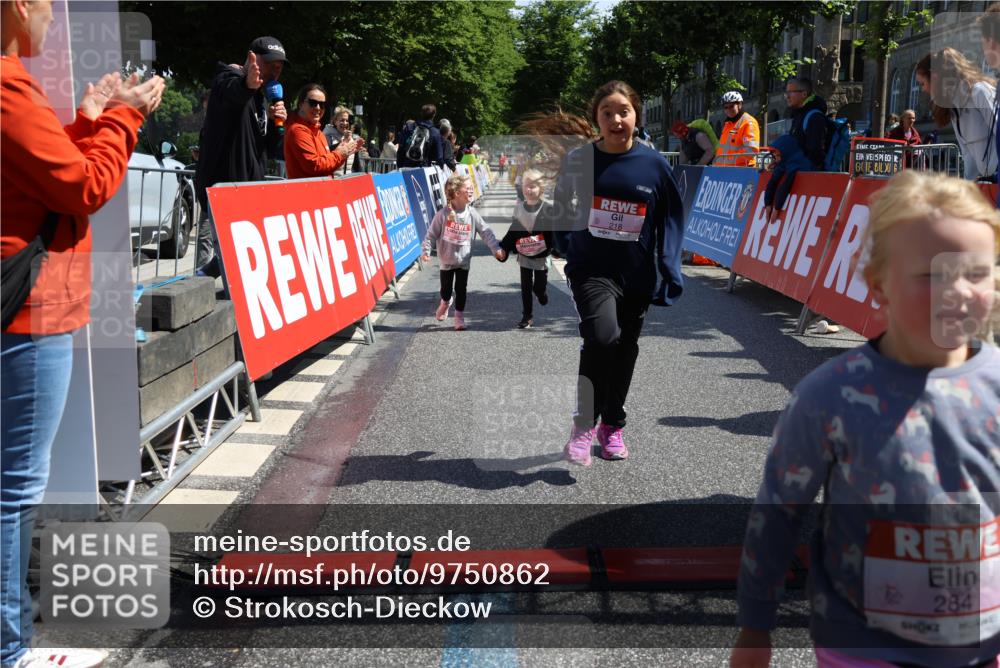 14.06.2026 - REWE Women's Run Strokosch-Dieckow http://msf.ph/oto/9750862 14.06.2026 11:39:24 Ziel 218, 222, 243, 284, 291, 366 meine-sportfotos.de